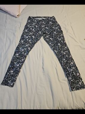 Old Navy Black Floral Leggings with White & Light Blue Accents